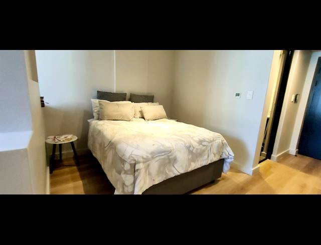 BEDROOM APARTMENT FOR SALE IN CAPE TOWN CITY CENTRE